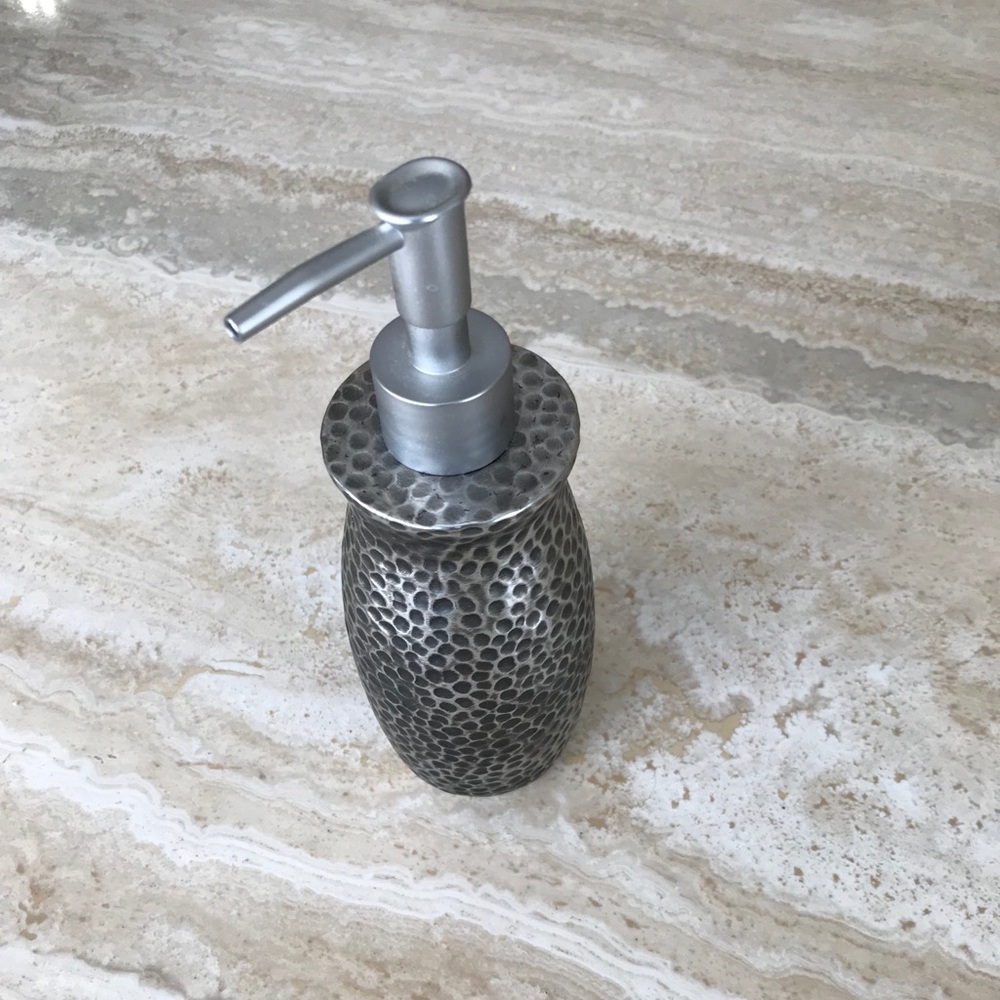 LOTION/SOAP PUMP DISPENSER